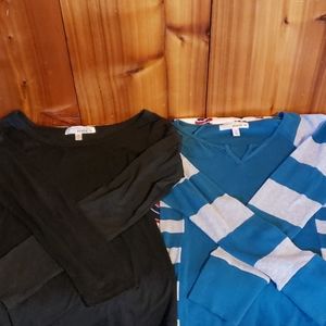2 women's long sleeve tees